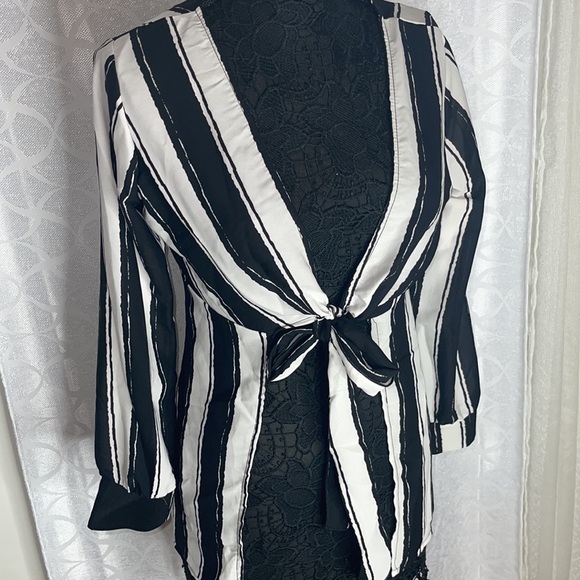 Fashion Nova high/low shirt - Picture 7 of 9